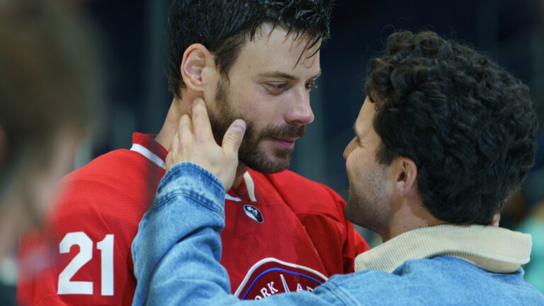 François Arnaud et Robbie GK reviennent pour la saison 2 de « Heated Rivalry » Logo