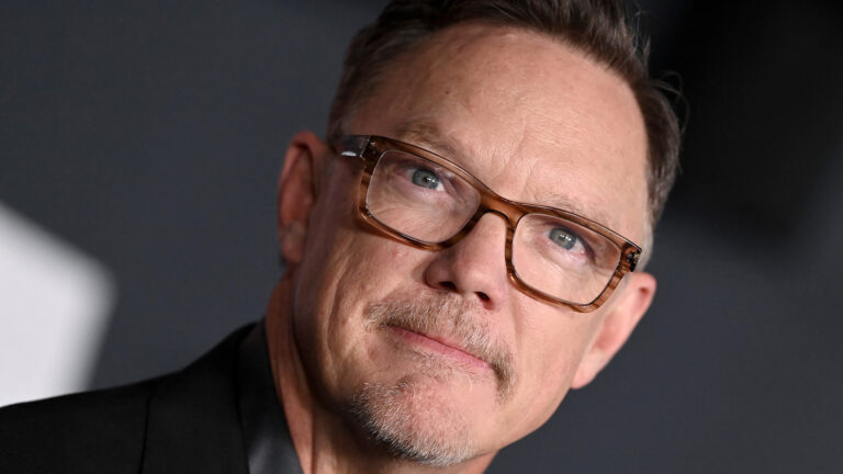 Matthew Lillard regrette le retour de « Scream 7 », « Je suis gêné » Logo