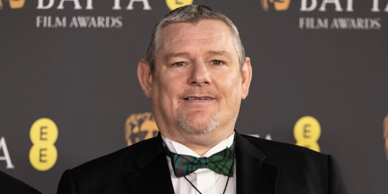 John Davidson regardera les BAFTA Scotland Awards par liaison vidéo depuis un « espace détendu séparé » John Davidson at the 2026 BAFTAs