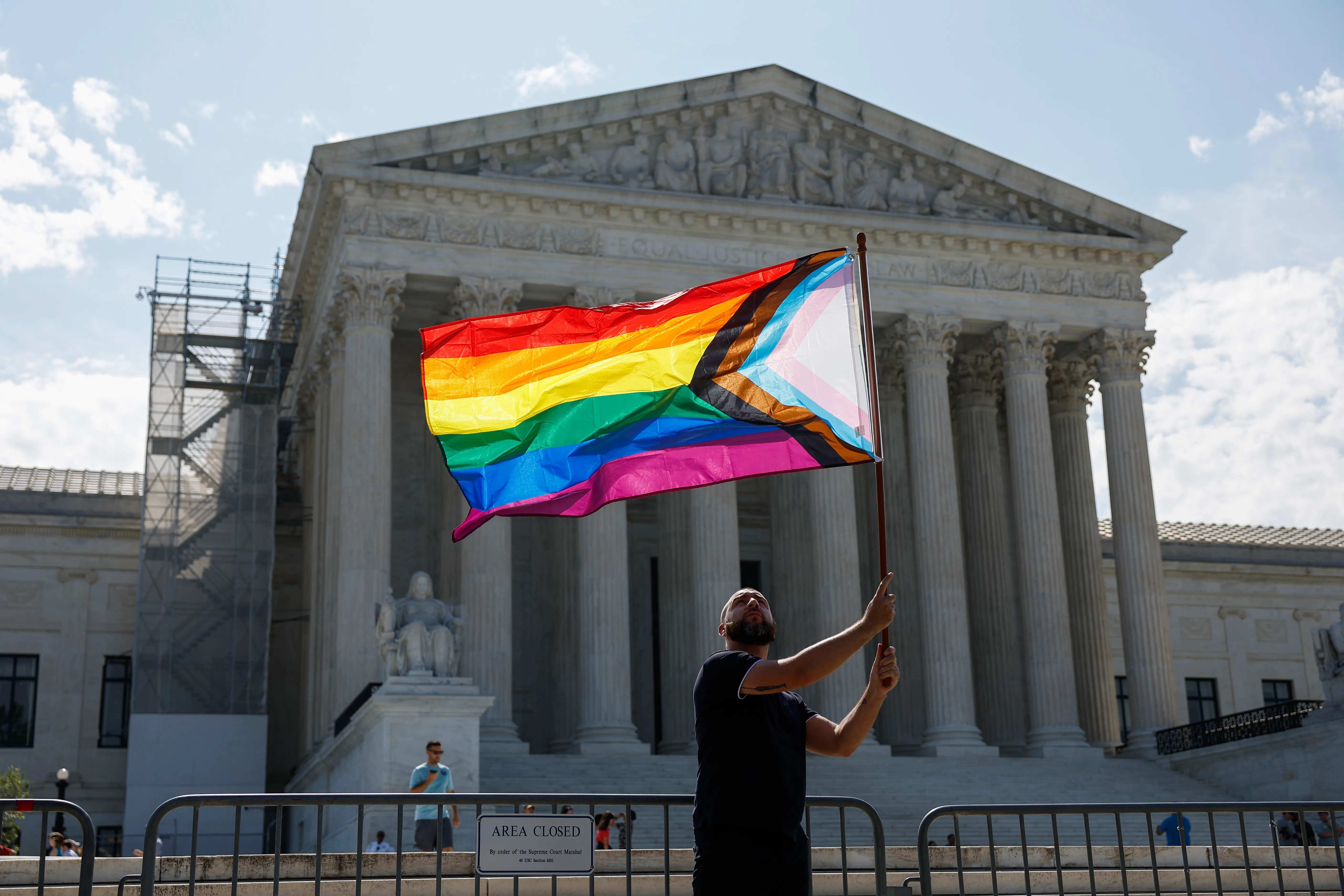 La décision Obergefell de la Cour suprême de 2015 a légalisé l'égalité du mariage aux États-Unis