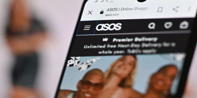 Les utilisateurs d'ASOS ont émis un avertissement alors que l'application était « piratée » et qu'un message menaçant apparaît Les utilisateurs d'ASOS ont émis un avertissement alors que l'application était « piratée » et qu'un message menaçant apparaît