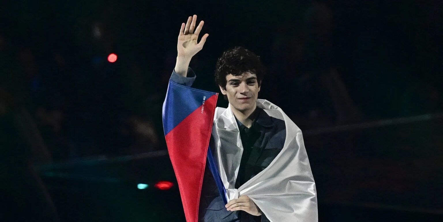 La Tchéquie se retire du Concours Eurovision de la Chanson 2027 en raison de « pressions financières » Czech singer Daniel Zizka arrives on stage for the dress rehearsal for the grand final of the Eurovision Song Contest 2026
