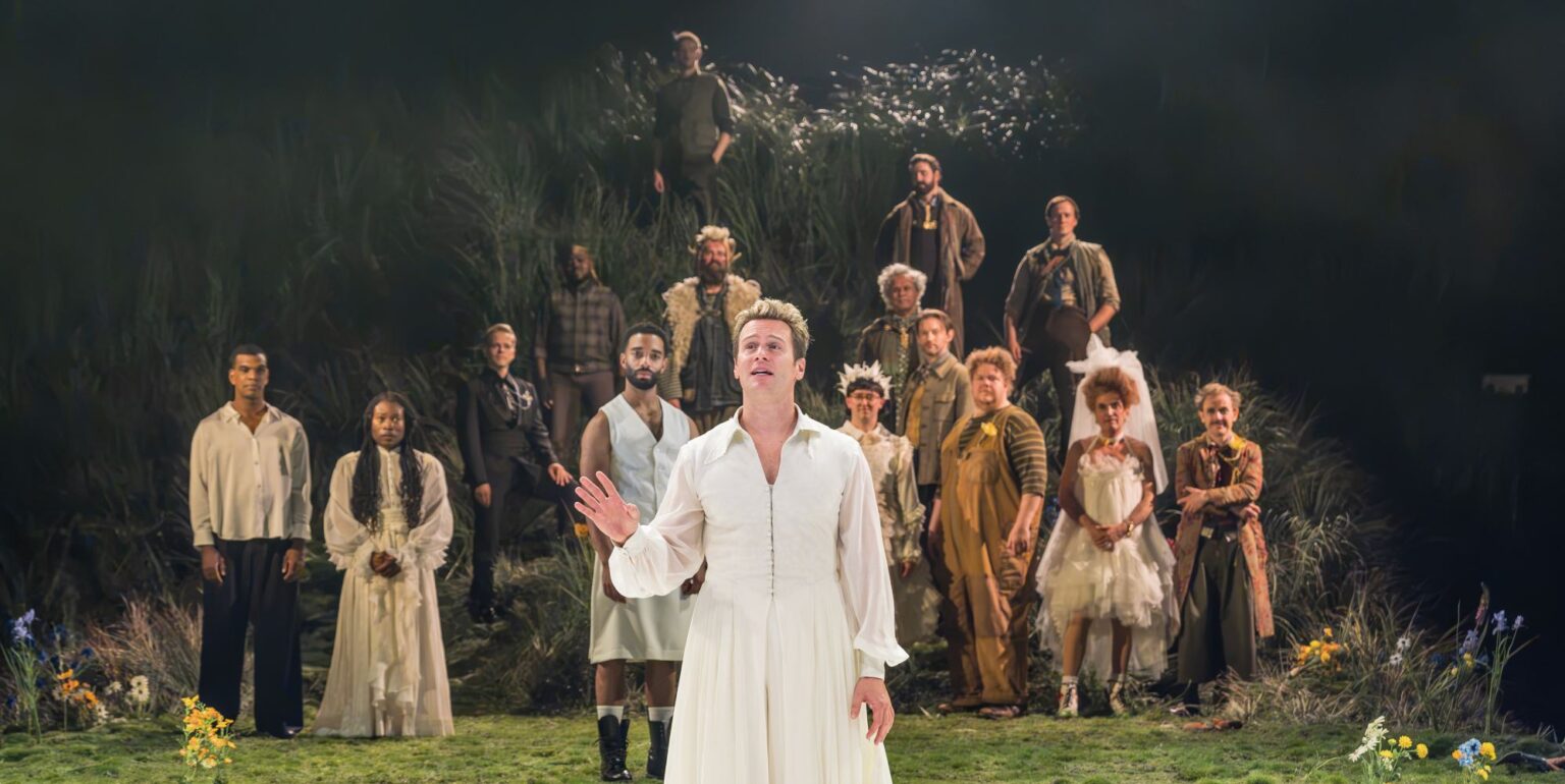 Jonathan Groff dit que RSC As You Like It « le ramène à la liberté de la jeunesse » Jonathan Groff in the RSC