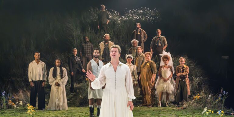 Jonathan Groff dit que RSC As You Like It « le ramène à la liberté de la jeunesse » Jonathan Groff in the RSC