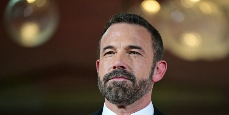 Ben Affleck confirme qu'il ne portait pas de prothèse pour la scène de la douche de Gone Girl TOPSHOT-ITALY-CINEMA-VENICE-FILM-FESTIVAL-MOSTRA