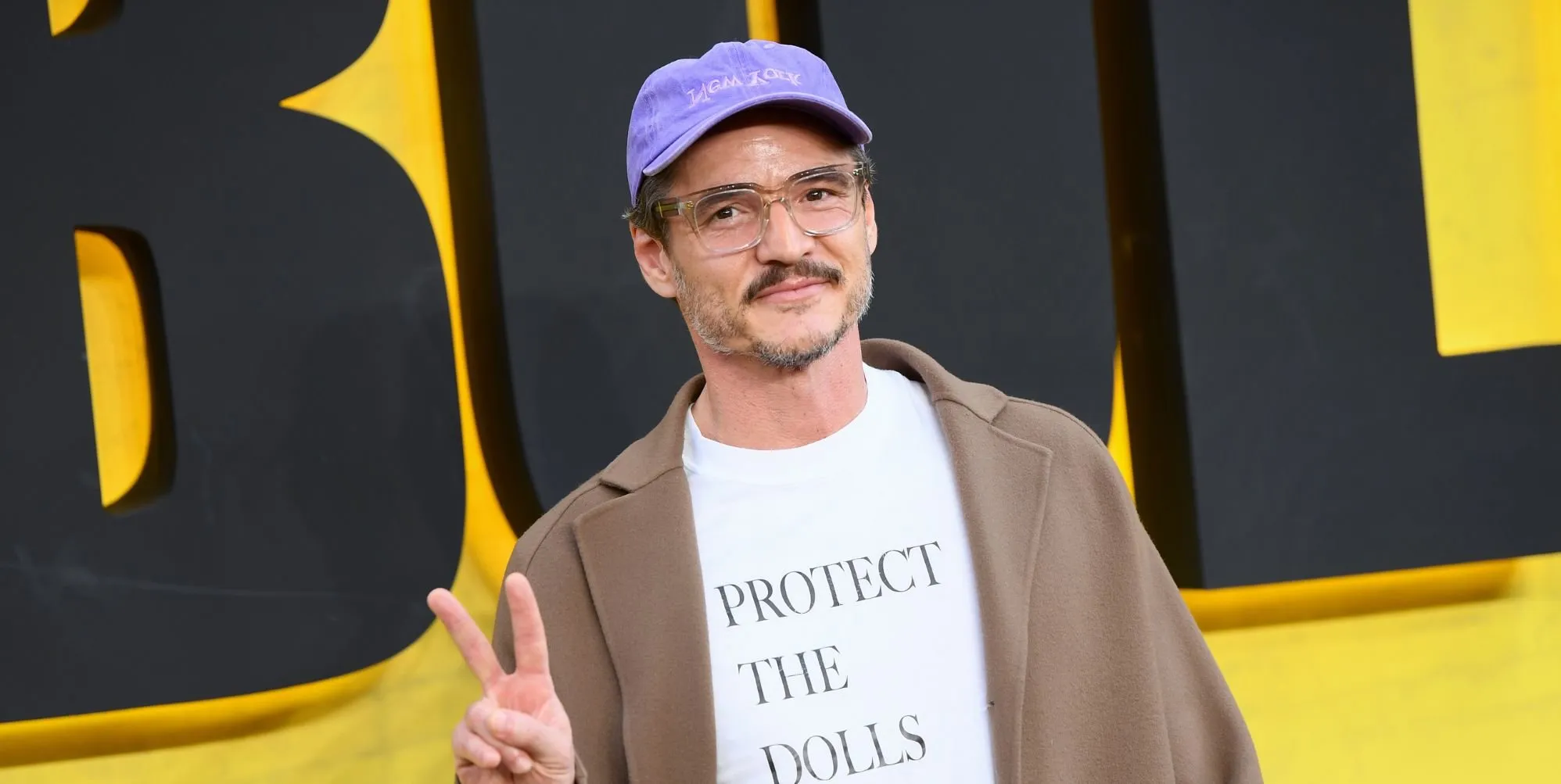 Pedro Pascal portant un t-shirt « Protect The Dolls »