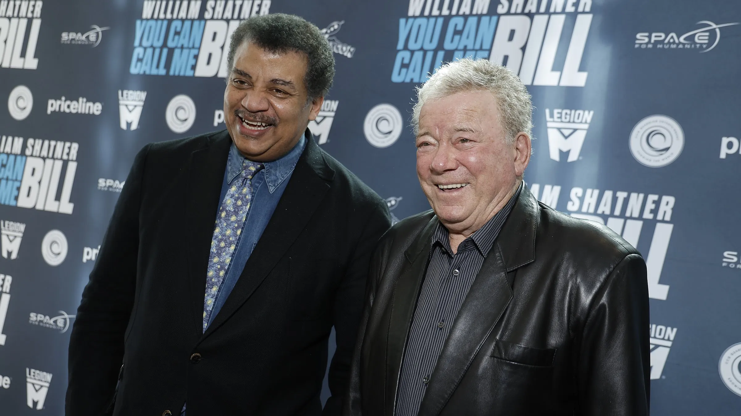 NEW YORK, NEW YORK - 17 MARS : Neil deGrasse Tyson et William Shatner assistent à la
