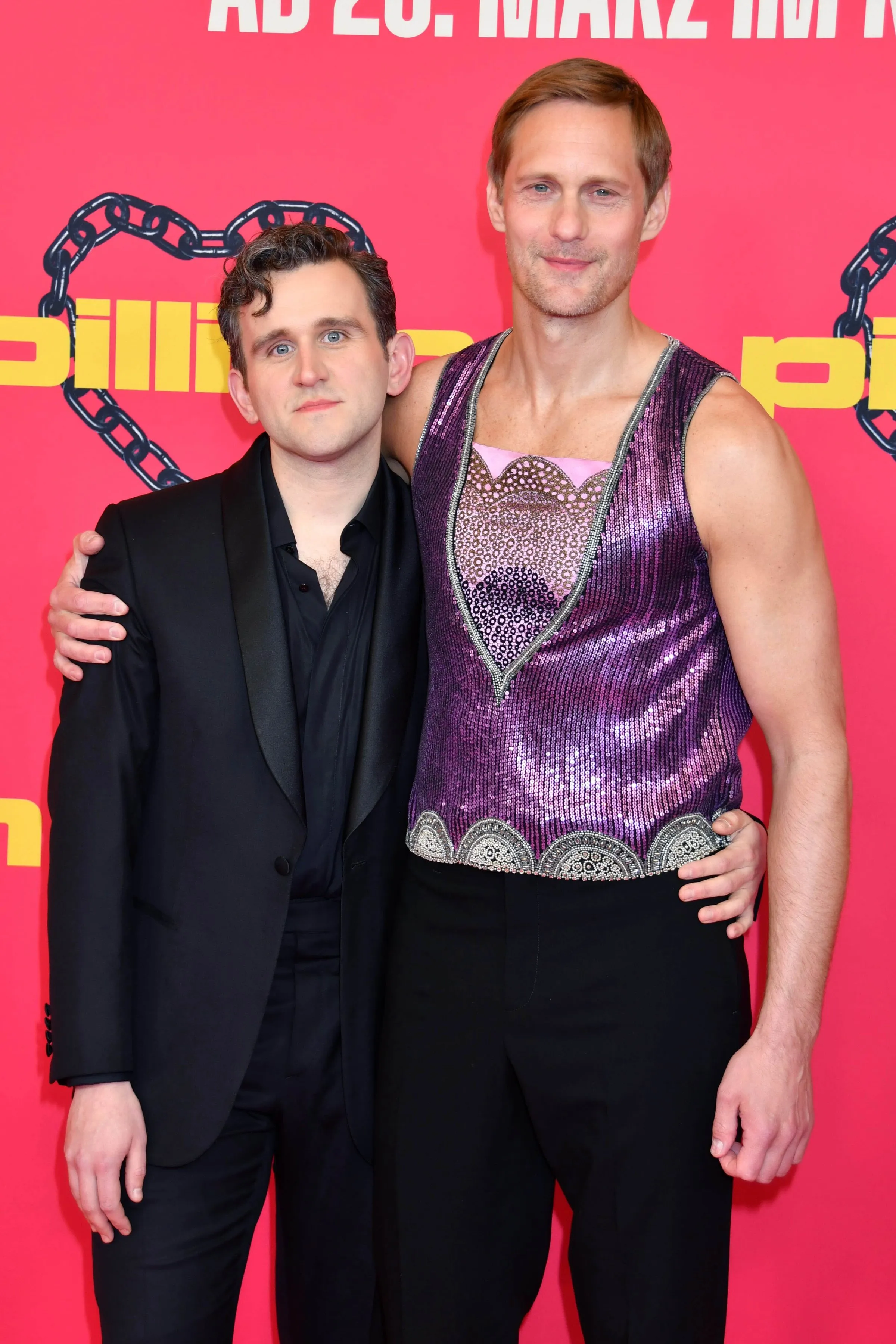 BERLIN, ALLEMAGNE - 20 MARS : Harry Melling et Alexander Skarsgard assistent à la