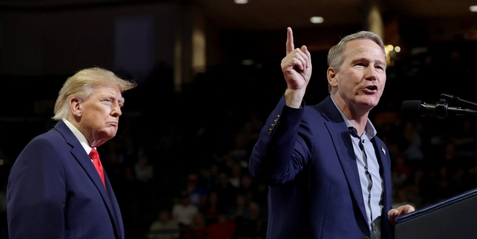Trump dit au rassemblement dans l'Ohio qu'il a « regardé » les fesses de Jon Husted tout en louant ses mains « griffes » President Trump Speaks At An Election Rally In Youngstown, Ohio