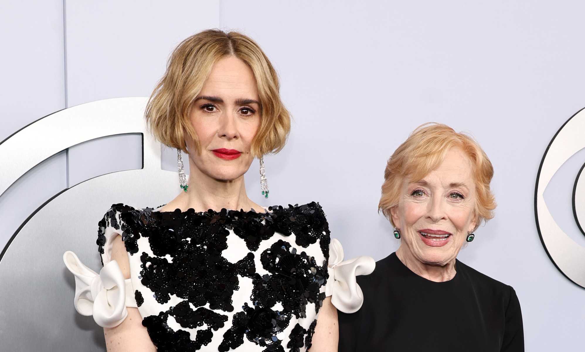 Holland Taylor et Sarah Paulson lors d'un événement sur le tapis rouge