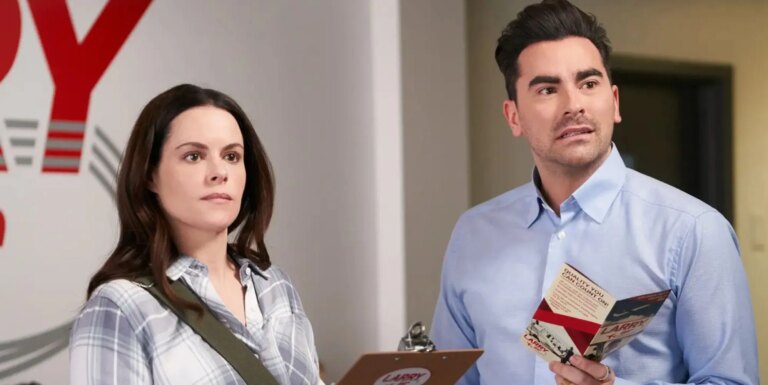 La star de Schitt's Creek, Emily Hampshire, étonne les fans avec de nouveaux cheveux spectaculaires Emily Hampshire and Dan Levy in Schitt