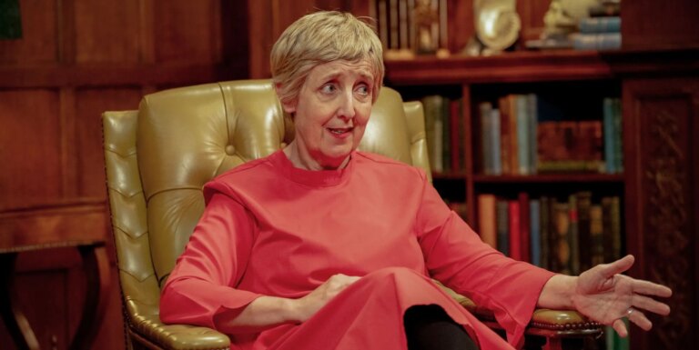La vraie raison pour laquelle Julie Hesmondhalgh des Celebrity Traitors a été bannie après la coupure de la scène Julie Hesmondhalgh on Celebrity Traitors