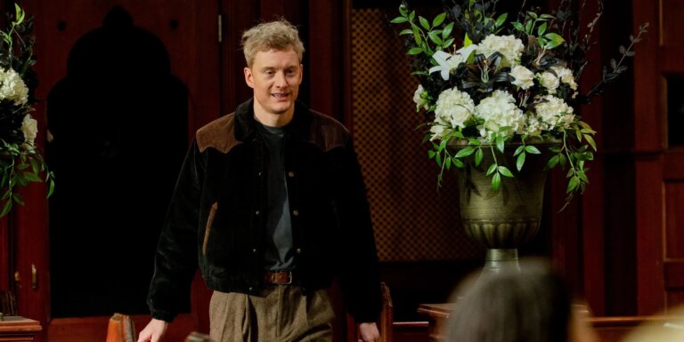 La BBC nie avoir affirmé que le duo de Celebrity Traitors avait rendu James Acaster « inconfortable » James Acaster on The Celebrity Traitors