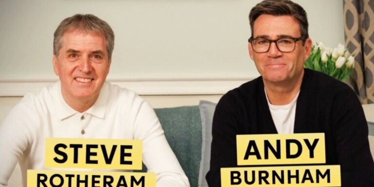 Le Premier ministre Andy Burnham rejoint Celebrity Gogglebox. Oui, vraiment Steve Rotheram and Andy Burnham for Celebrity Gogglebox