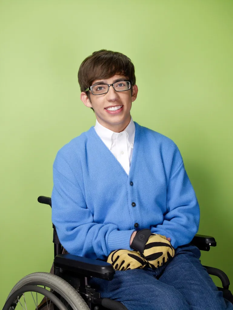 Kevin McHale dans le rôle d'Artie Abrams dans Glee