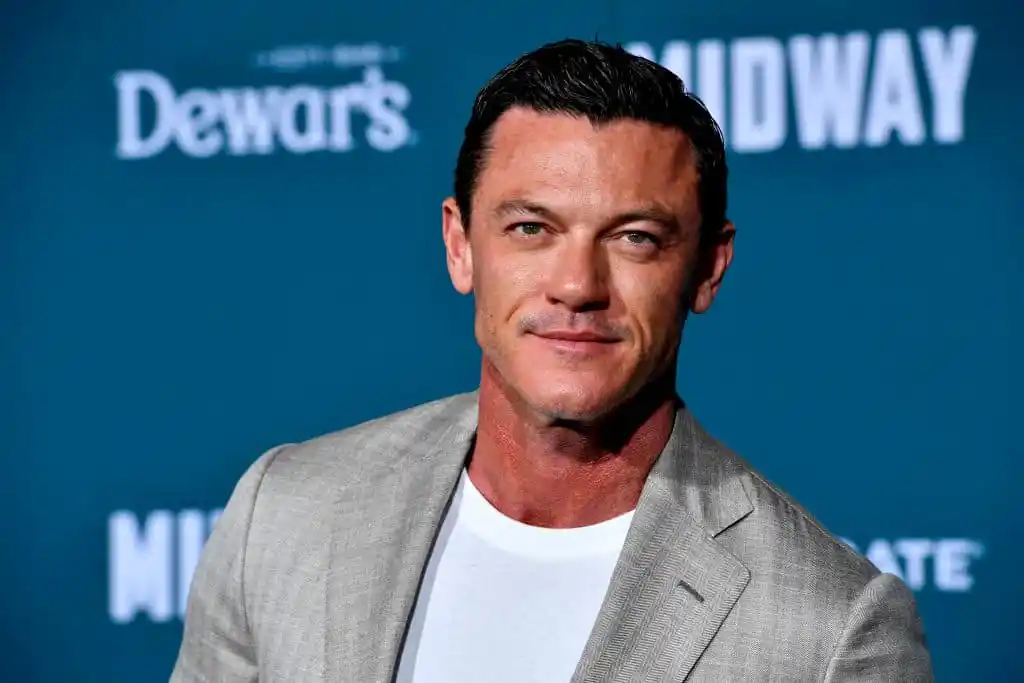 Luke Evans gay