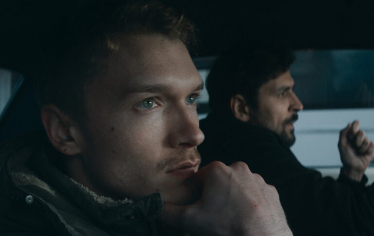 Le film pré-Heated Rivalry de Connor Storrie, April X, diffusé en quelques jours Connor Storrie in April X. (Vertigo Releasing)