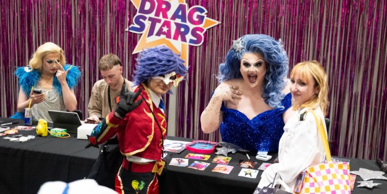 « Le Comic Con est un espace sûr pour les personnes LGBTQ+ – chacun peut venir et être lui-même » MCM Comic Con