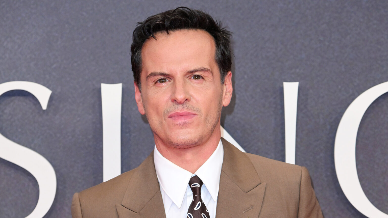 Andrew Scott déclare que les films sur la crise du sida comptent toujours : « La honte n'appartient pas aux homosexuels » Logo