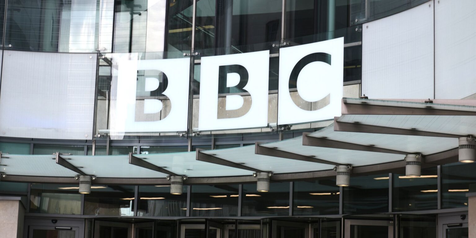 La BBC s'excuse sans réserve pour les allégations fausses et diffamatoires contre les patrons de PinkNews BBC