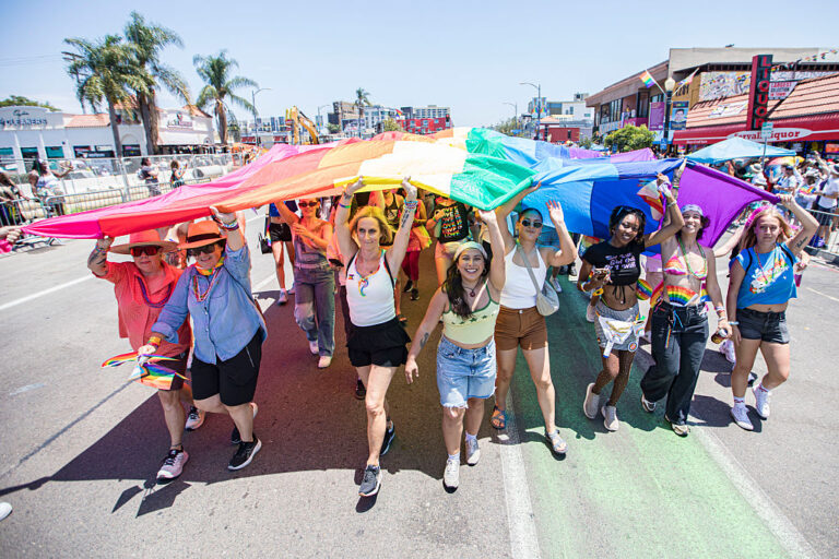 La directrice exécutive de la San Diego Pride, KishaLynn Elliott, démissionne au milieu d'un déficit à six chiffres Logo
