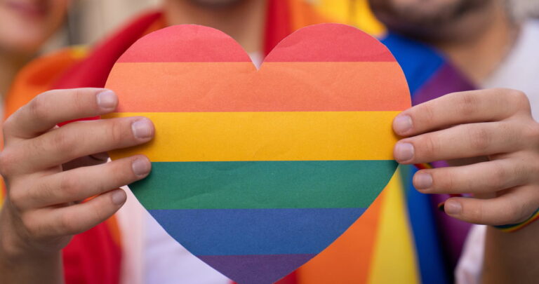 Le groupe préserve les zines queer du passé pour propulser leurs messages dans le futur Le groupe préserve les zines queer du passé pour propulser leurs messages dans le futur