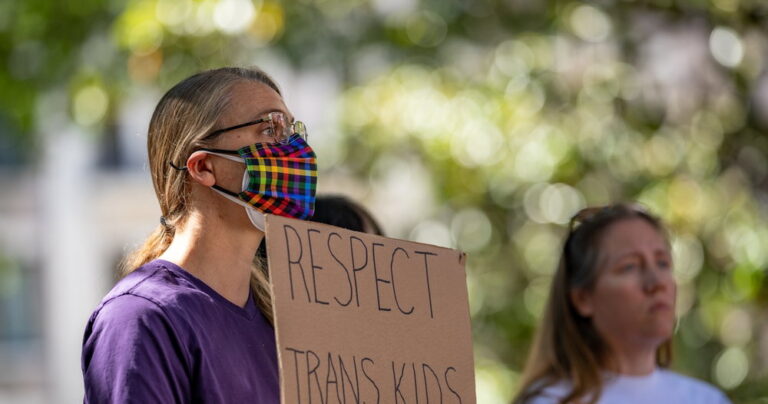 Les courriers mystères se faisant passer pour une organisation trans provoquent l’indignation des conservateurs. L’organisation riposte. Les courriers mystères se faisant passer pour une organisation trans provoquent l’indignation des conservateurs. L’organisation riposte.