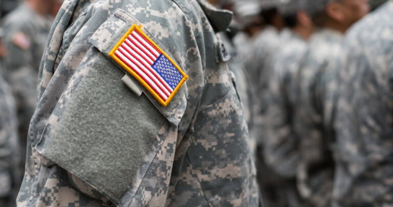 Les militaires de base rejettent les ordres d’expulsion des trans : « Je ne vais pas jouer à ce jeu » Les militaires de base rejettent les ordres d’expulsion des trans : « Je ne vais pas jouer à ce jeu »