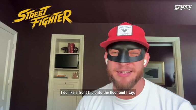 Orville Peck classe « Street Fighter » parmi les « Healthy Seven » pour le camp (exclusif) Logo