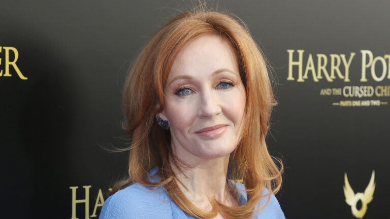 Un documentaire de la BBC examinera la renommée de JK Rowling et les controverses anti-trans Logo